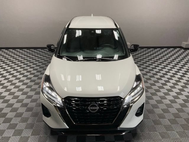 Used 2023 Nissan Kicks SR w/ SR Premium Package FWD image 5