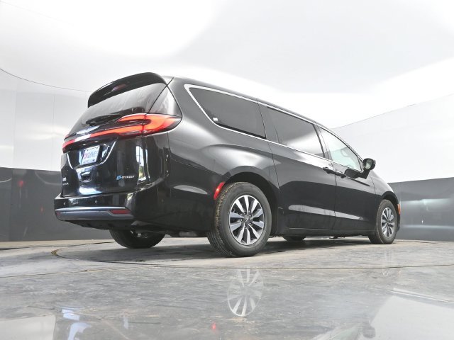 Used 2024 Chrysler Pacifica Limited FWD image 42