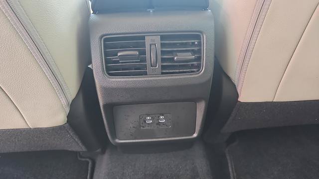Used 2025 Nissan Rogue SL AWD/4WD image 29