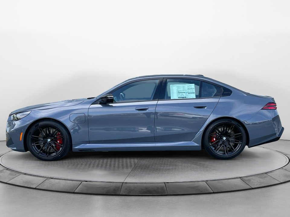 Used 2026 BMW M5 w/ Executive Package image 4