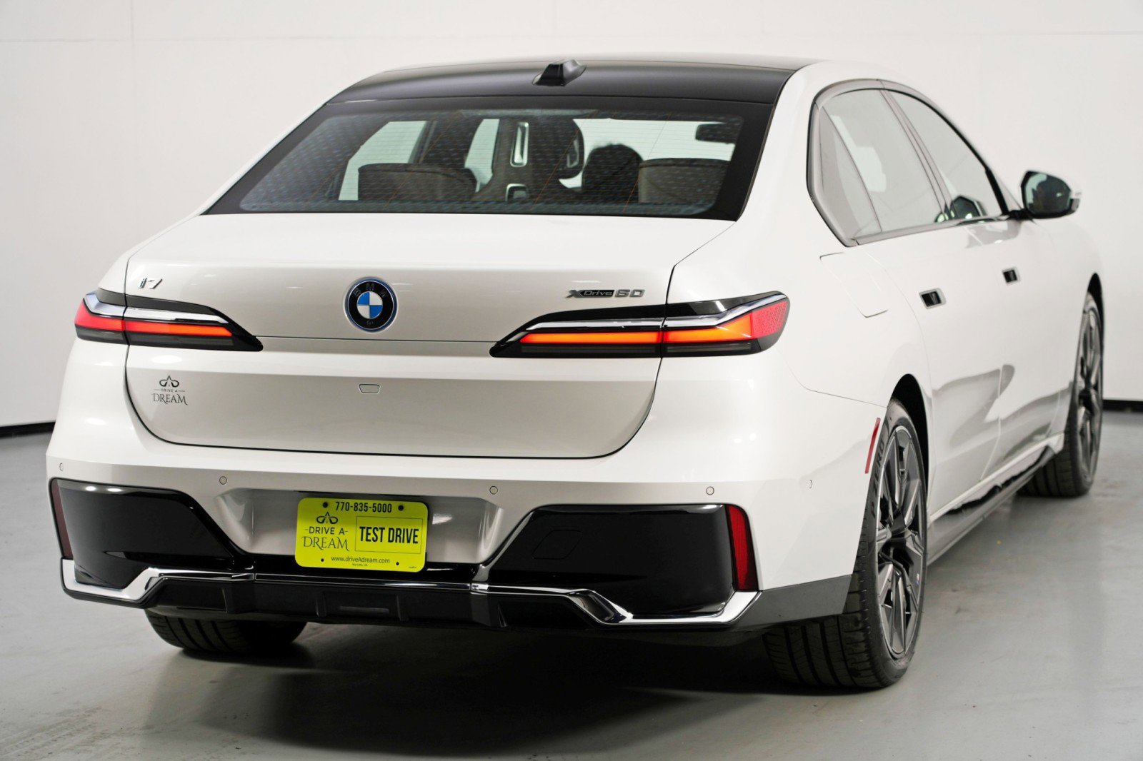 Used 2023 BMW i7 xDrive60 w/ Executive Package 2 image 63