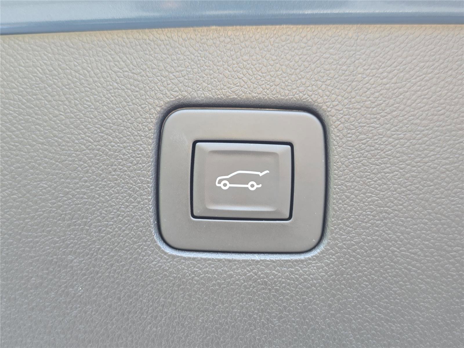 Used 2024 Buick Envista Sport Touring w/ Convenience II Package FWD image 10