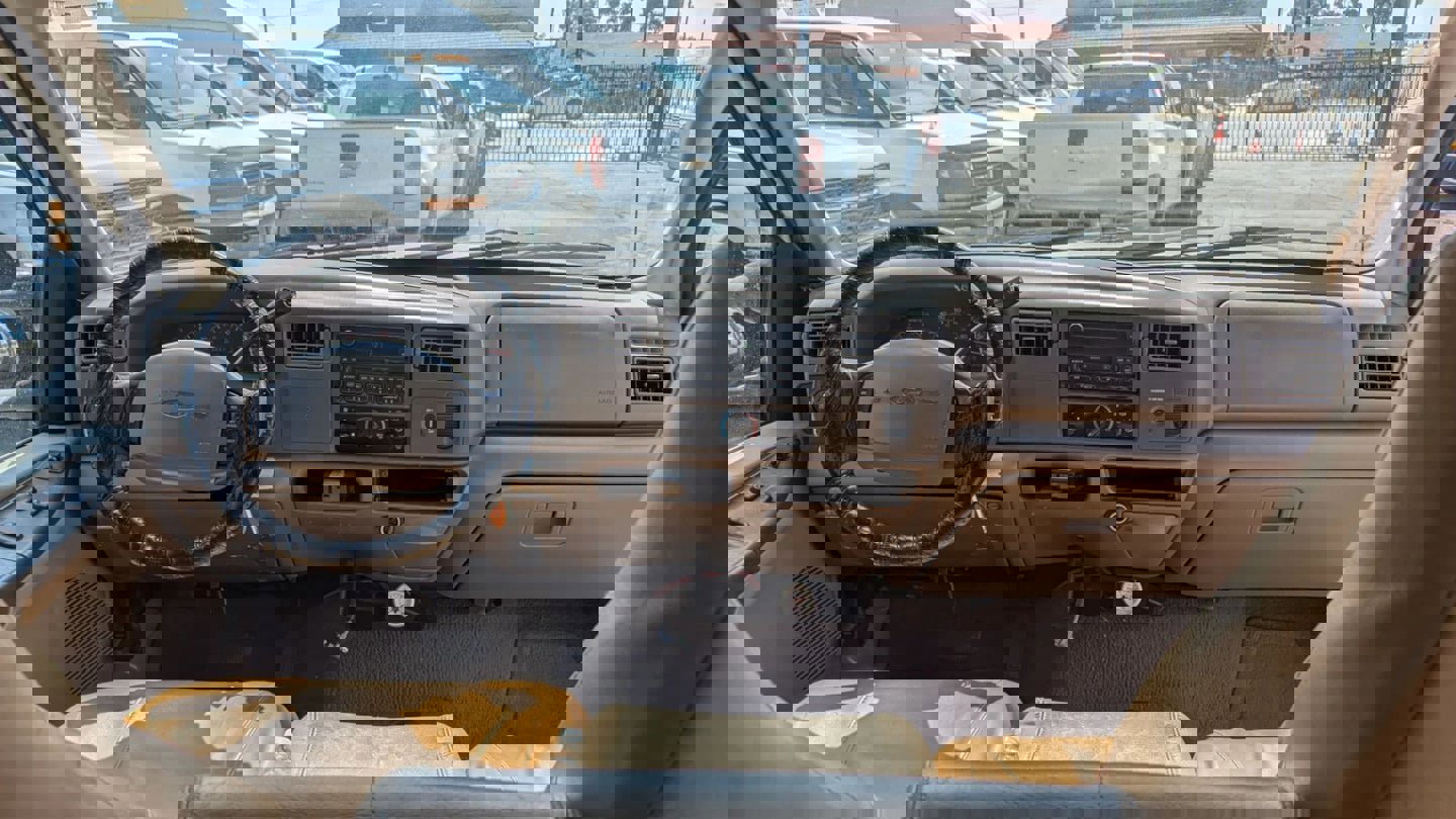 Used 2000 Ford F350 XL image 9