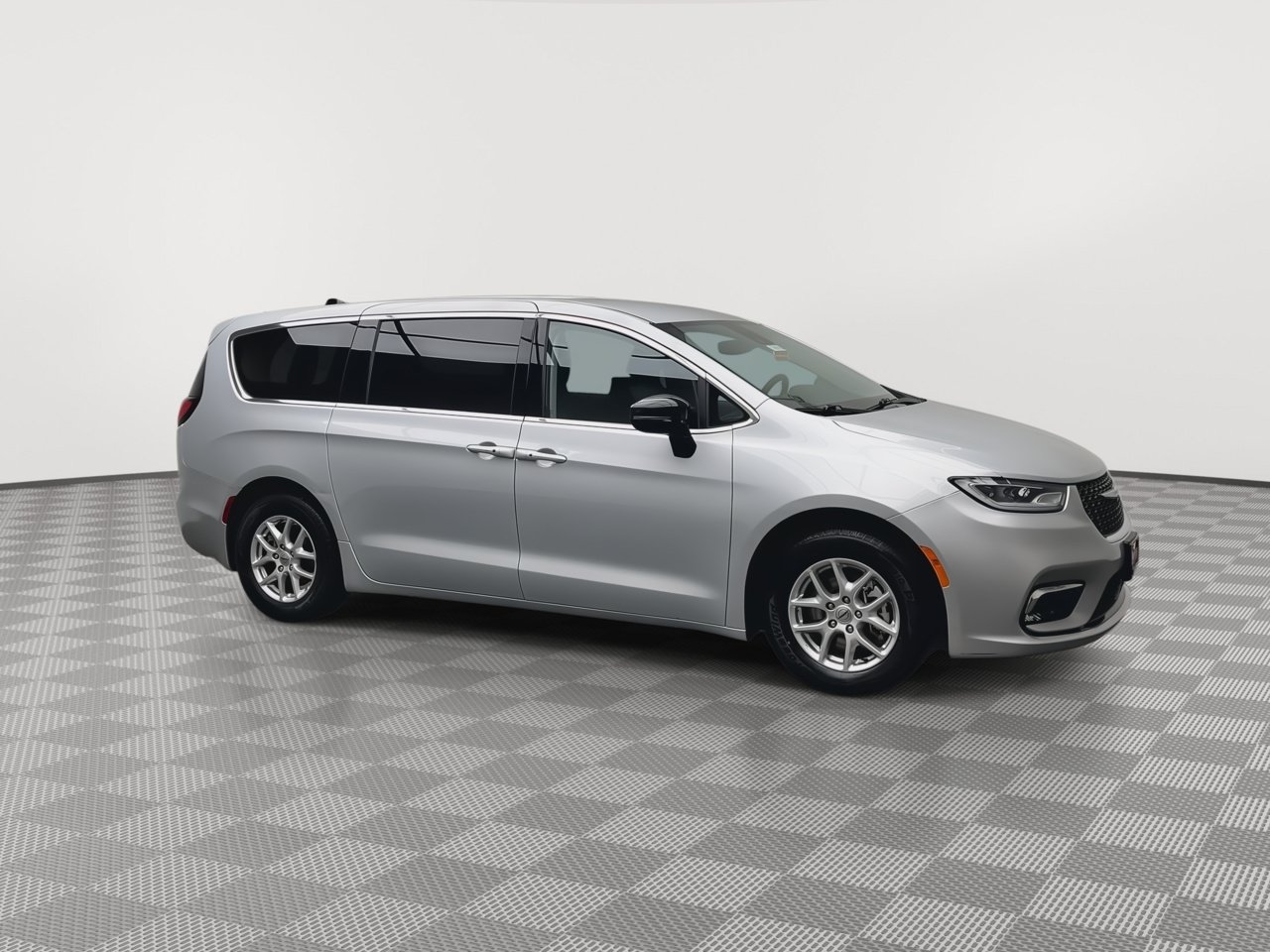 Used 2024 Chrysler Pacifica Touring-L FWD image 39