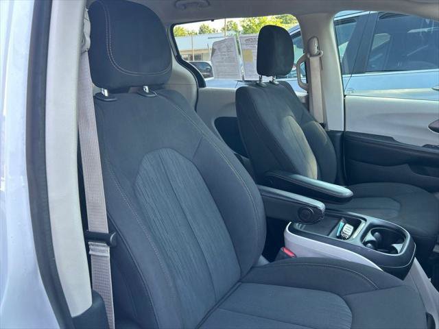 Certified 2020 Chrysler Pacifica Touring FWD image 39