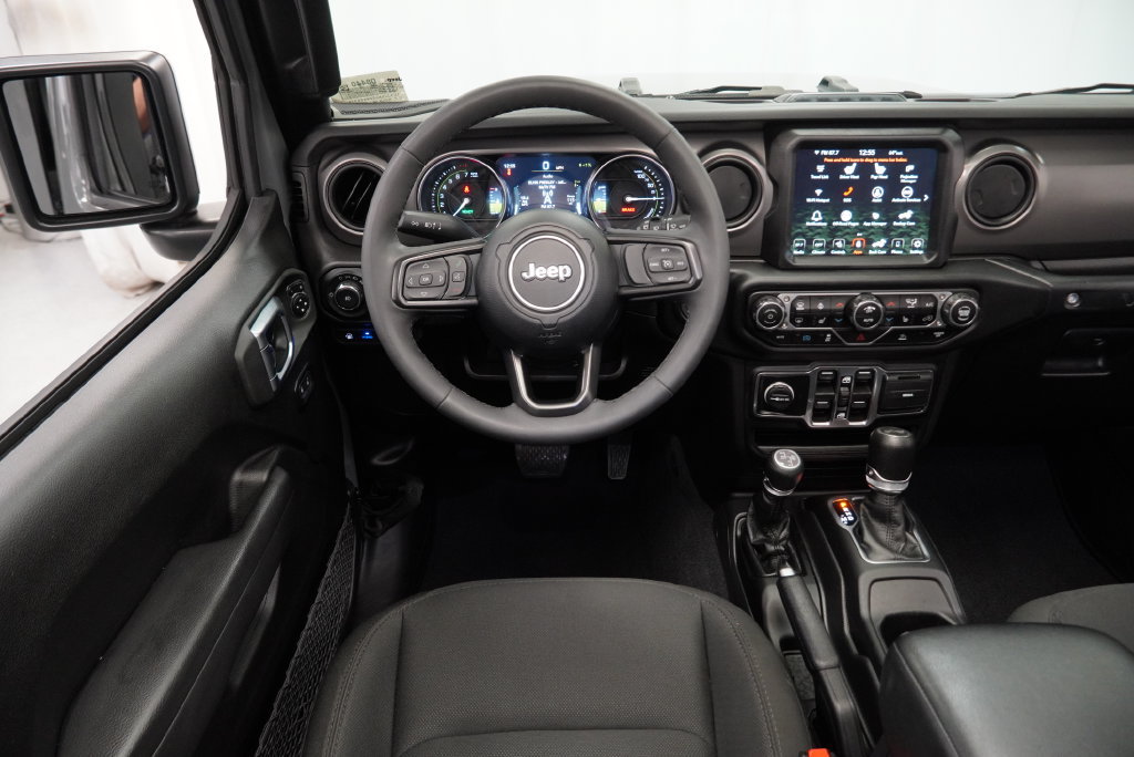 Used 2023 Jeep Wrangler Unlimited w/ Sun & Screen Package AWD/4WD image 22