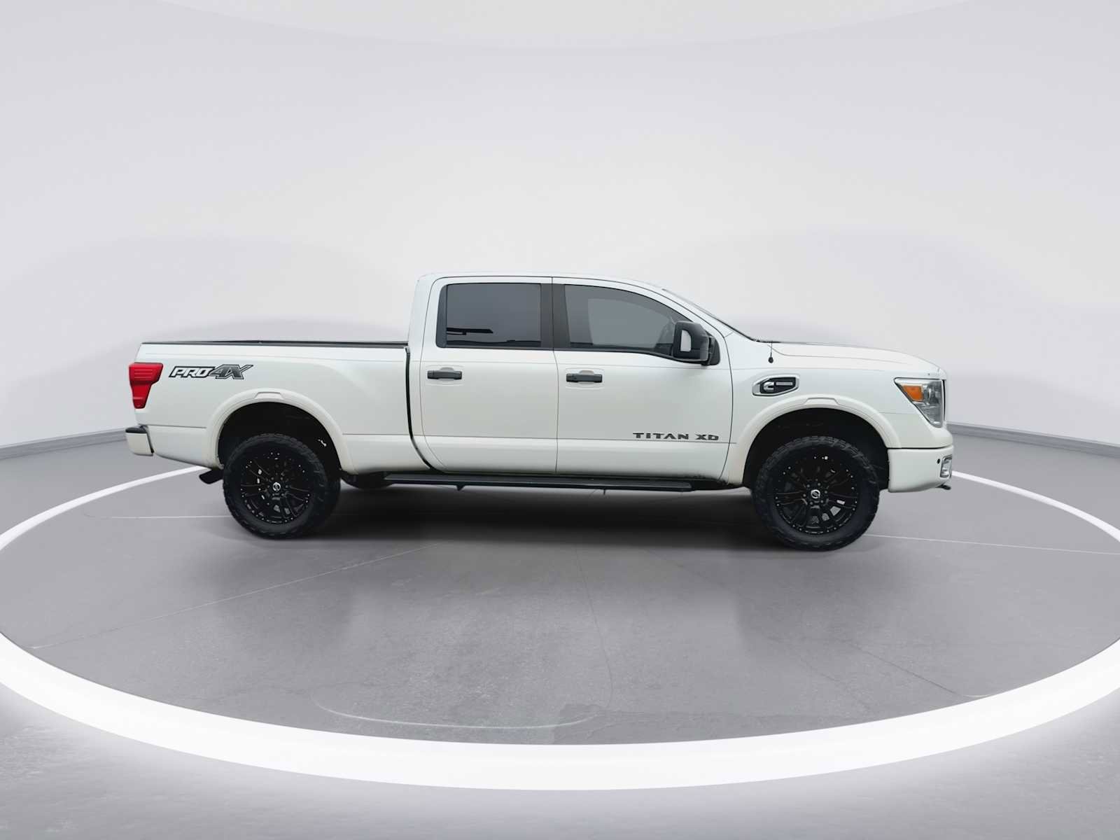 Used 2017 Nissan Titan PRO-4X image 9