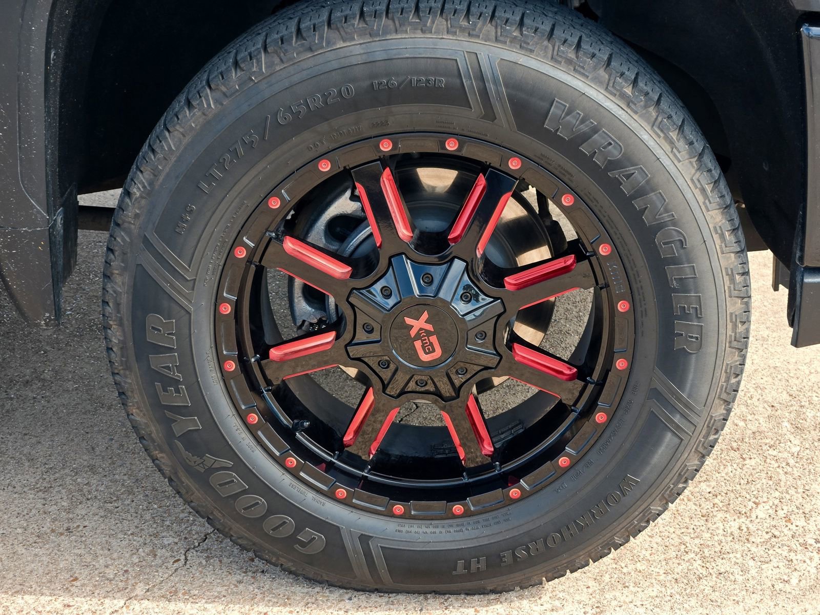 Used 2020 GMC Sierra 2500 AT4 w/ AT4 Premium Package image 9