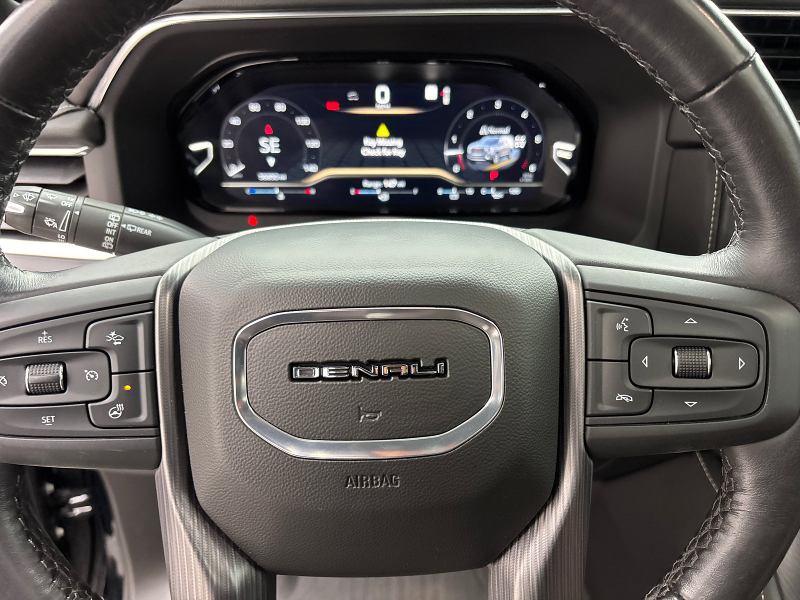 Used 2023 GMC Yukon Denali Ultimate image 16