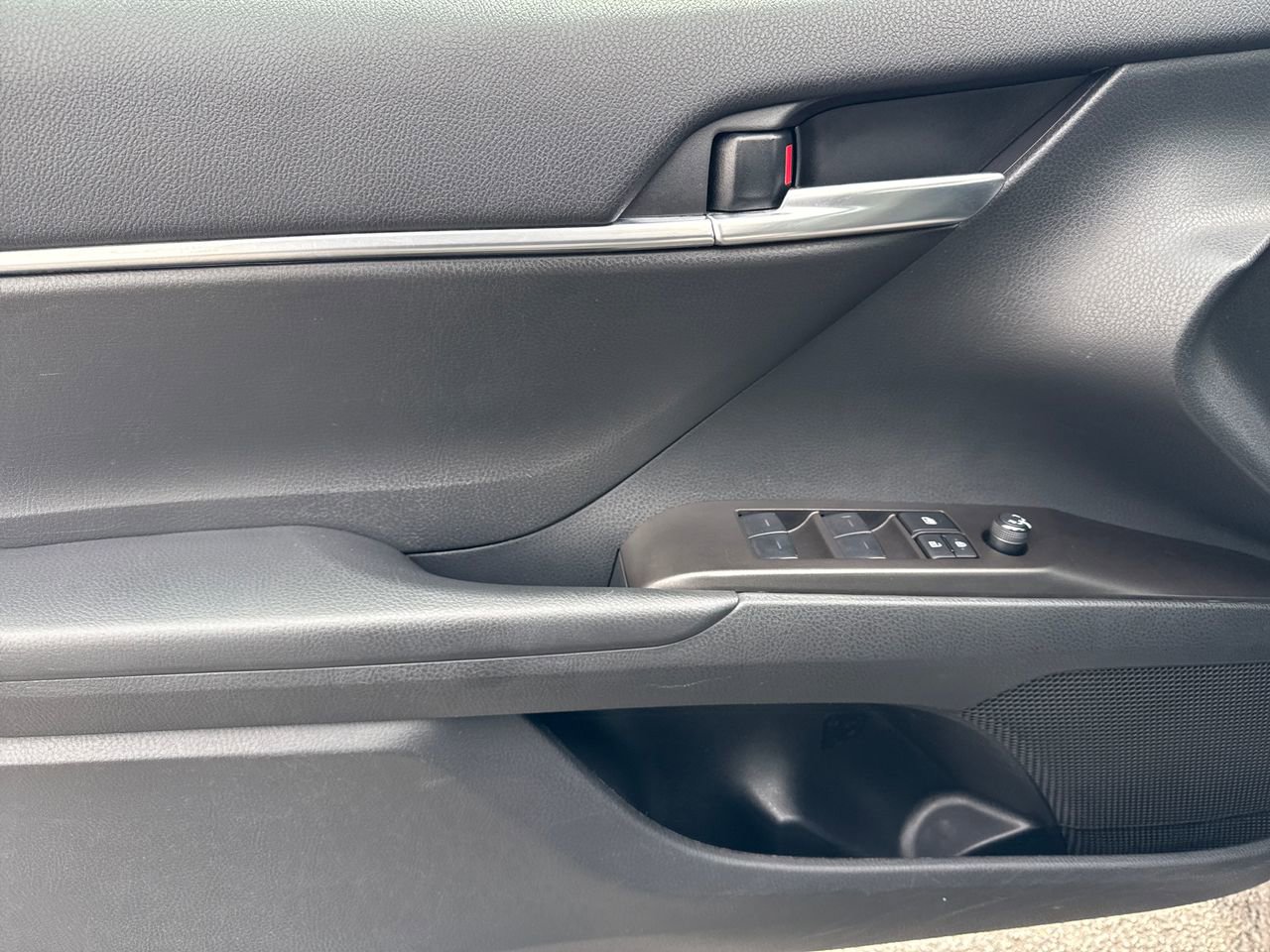 Used 2024 Toyota Camry SE image 14