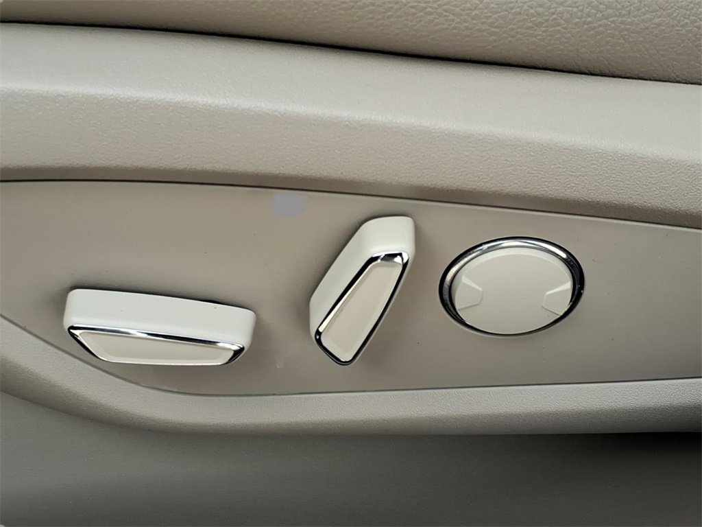 Certified 2023 Lincoln Nautilus FWD w/ Premium Package image 18