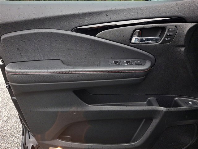 Certified 2024 Honda Ridgeline Black Edition image 12