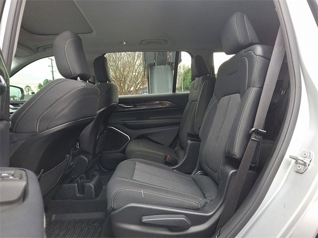 Used 2021 Jeep Grand Cherokee L Laredo w/ Luxury Tech Group I image 10