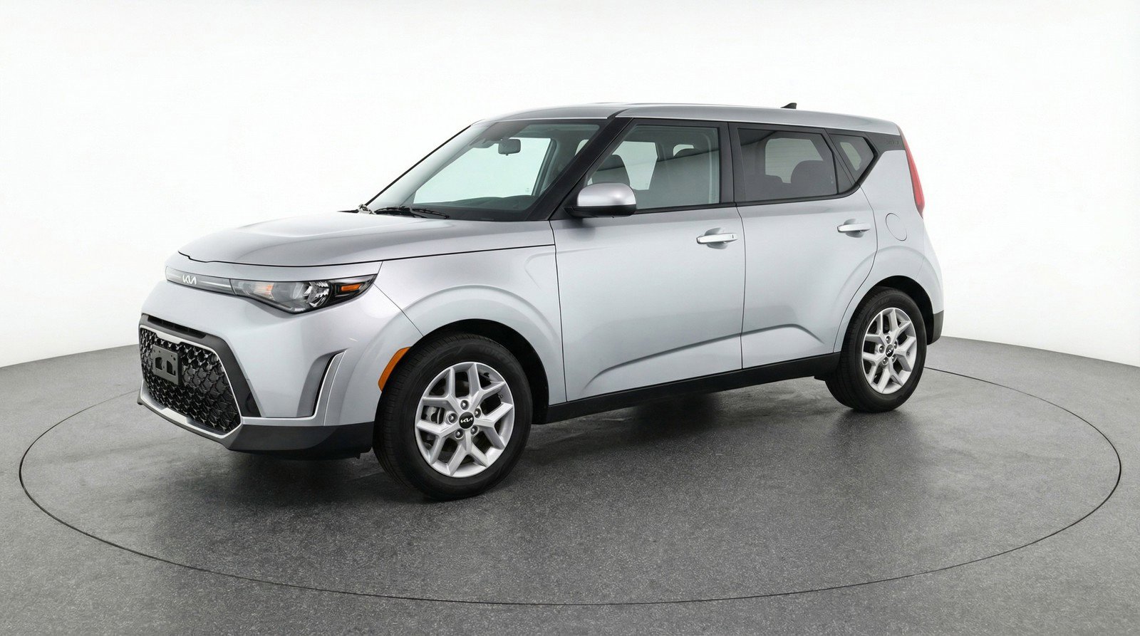 Used 2025 Kia Soul LX w/ LX Technology Package FWD image 3
