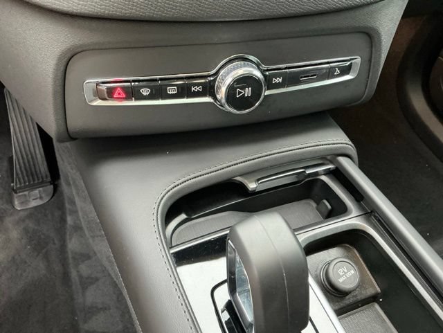 Certified 2025 Volvo XC90 B5 Core AWD/4WD image 17