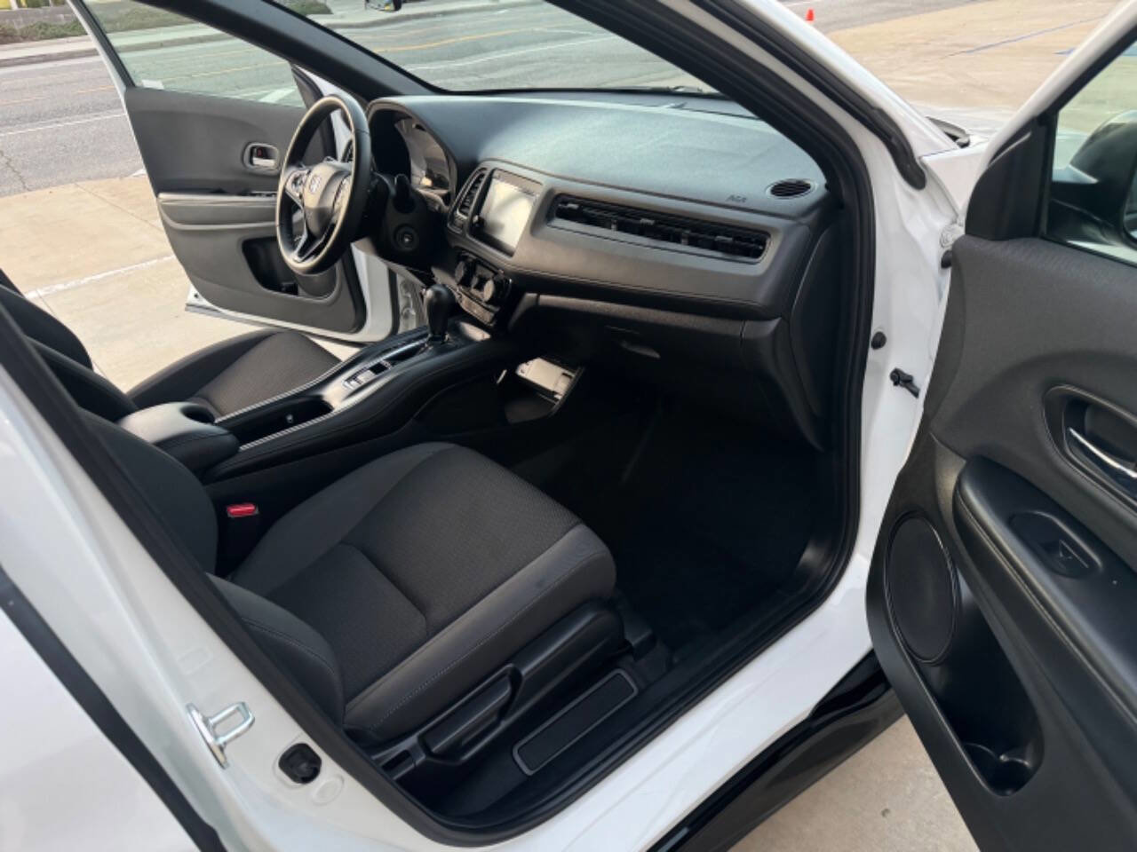 Used 2022 Honda HR-V Sport image 11