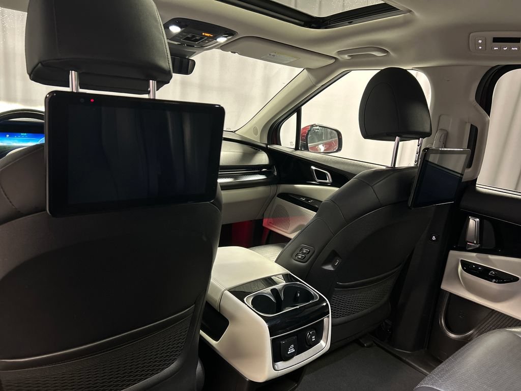 Used 2022 Kia Carnival SX Prestige FWD image 23