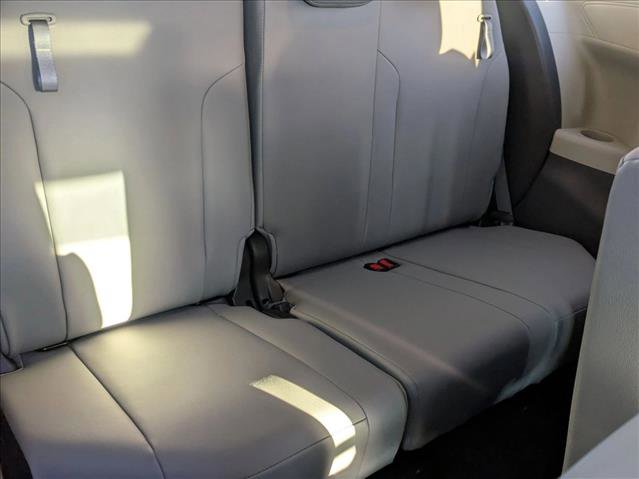 Used 2021 Toyota Sienna XLE image 19