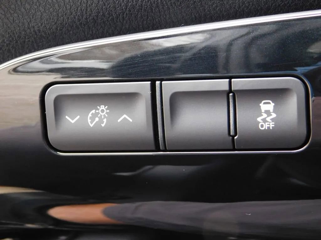 Used 2016 Toyota Prius Two image 21