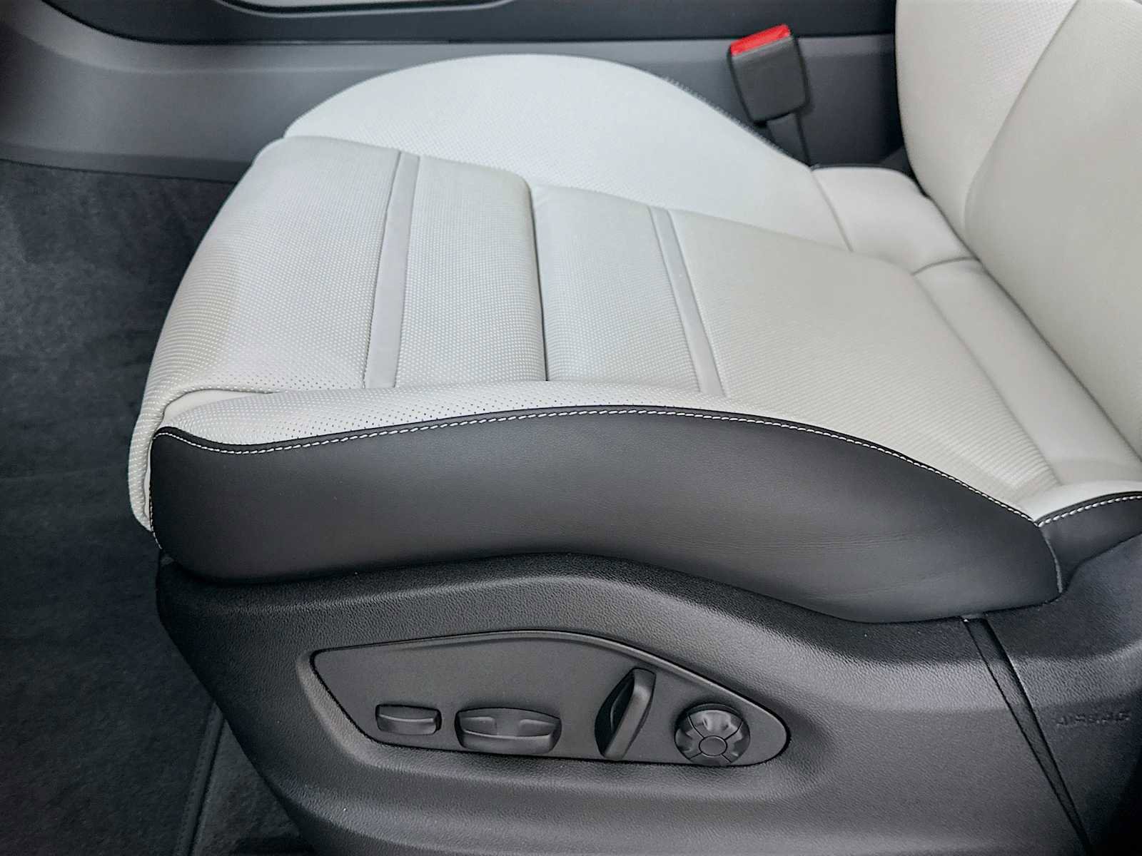 New 2026 Porsche Cayenne E-Hybrid image 12