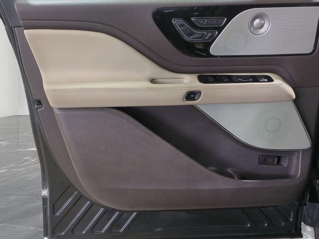 Certified 2023 Lincoln Aviator Reserve w/ Equipment Group 201A image 15