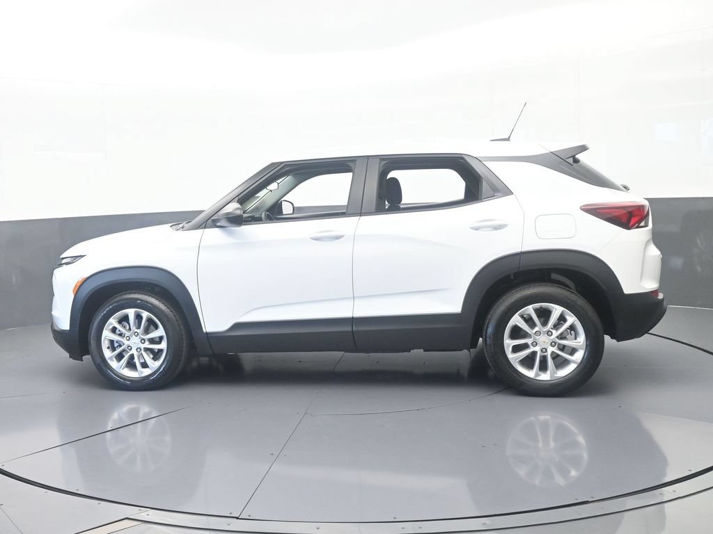 Used 2026 Chevrolet TrailBlazer LS FWD image 3