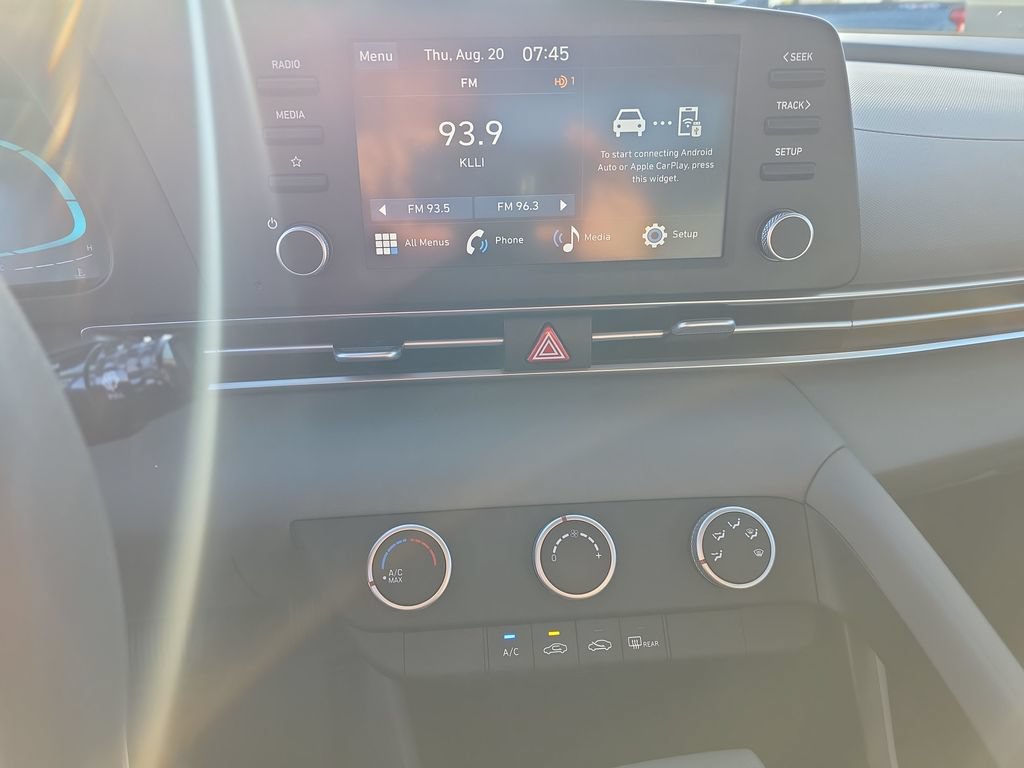 Used 2025 Hyundai Elantra SE FWD image 12