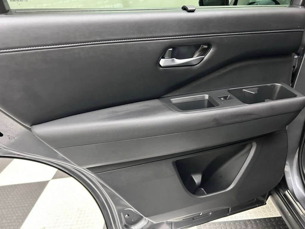 Used 2025 Nissan Pathfinder SL w/ Black Appearance Package image 13