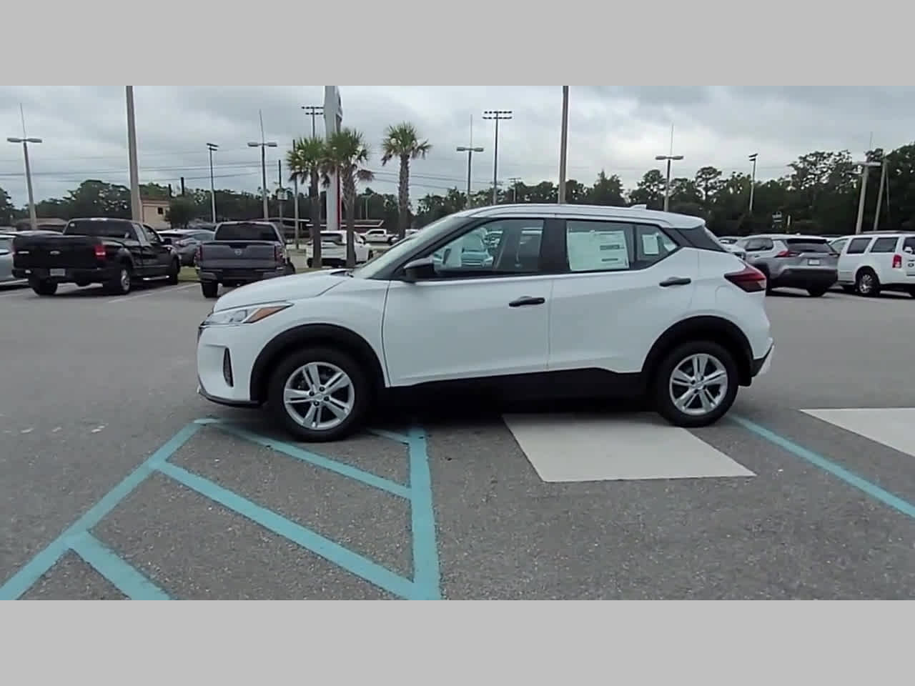 New 2025 Nissan Kicks Play S image 23