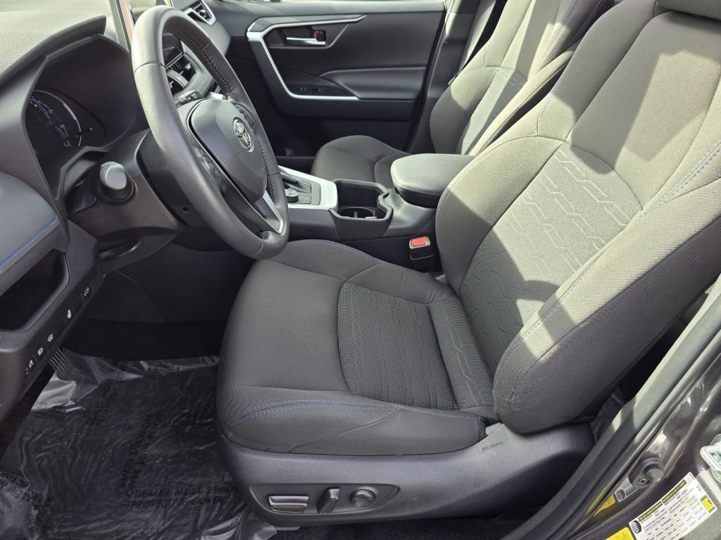 Used 2025 Toyota RAV4 SE w/ Convenience Package AWD/4WD image 35