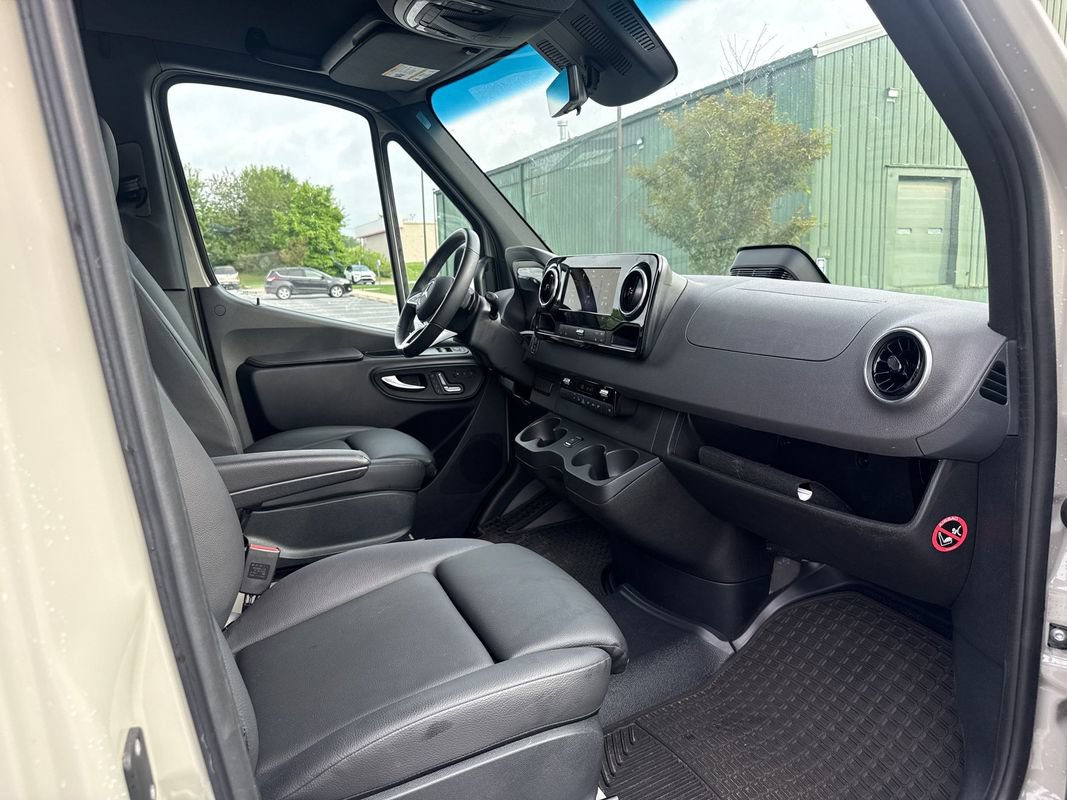 Used 2026 Mercedes-Benz Sprinter 2500 image 12
