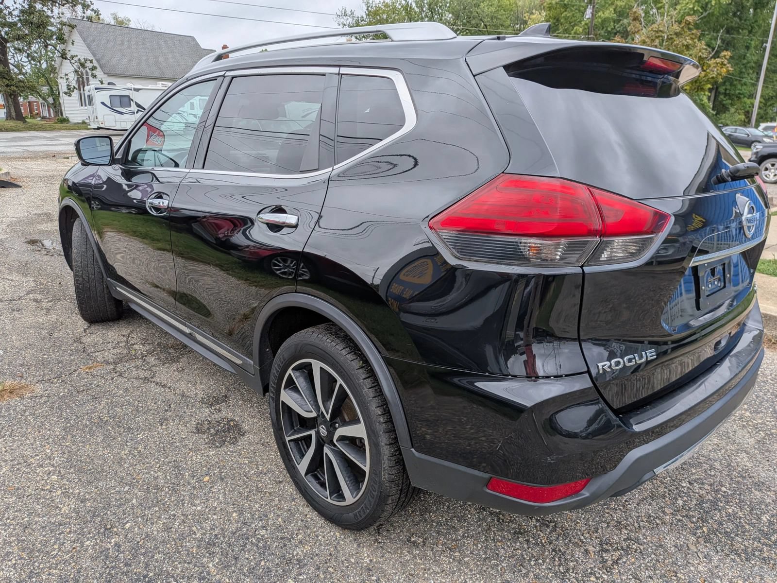 Used 2017 Nissan Rogue SL w/ SL Premium Package AWD/4WD image 3