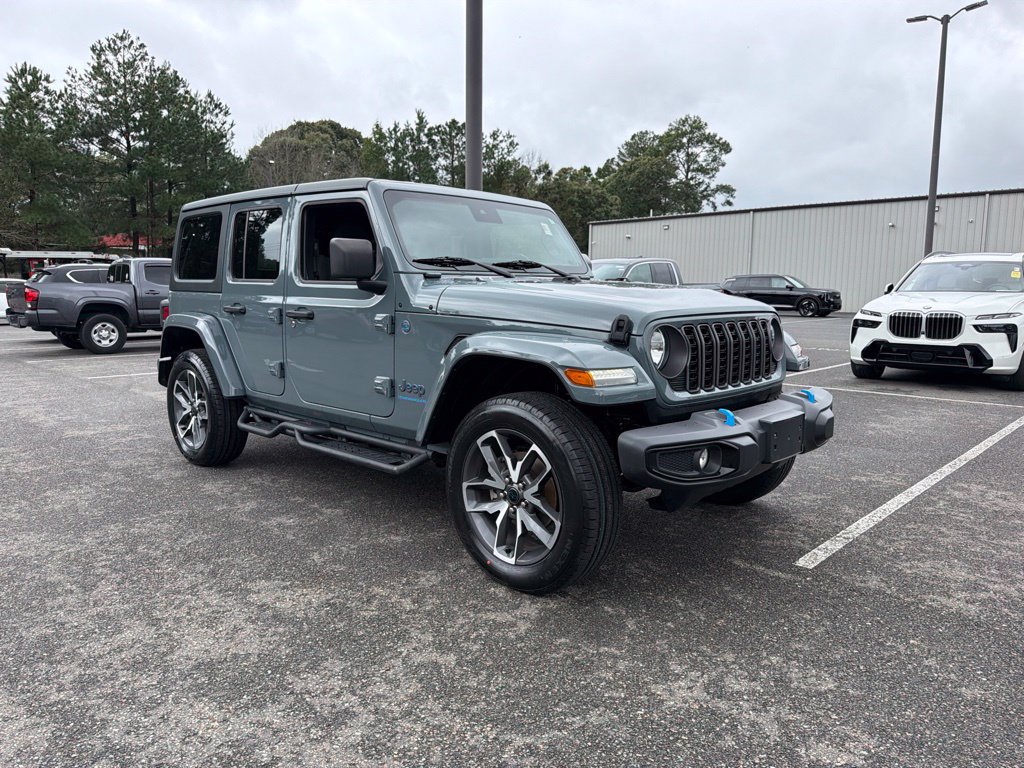 Used 2024 Jeep Wrangler Unlimited w/ Convenience Group AWD/4WD image 4