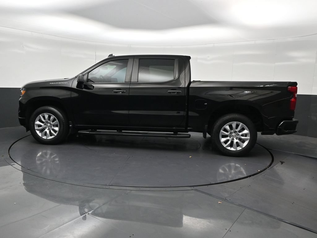 Used 2022 Chevrolet Silverado 1500 Custom RWD image 2