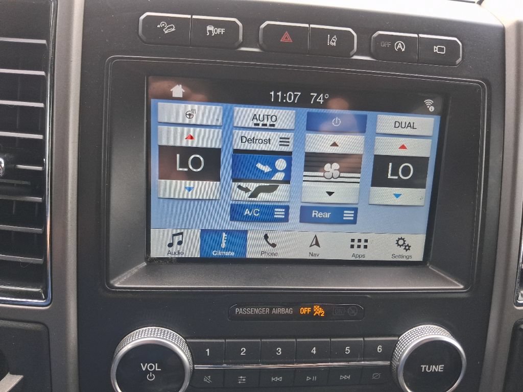 Used 2018 Ford Expedition XLT w/ Equipment Group 202A AWD/4WD image 11