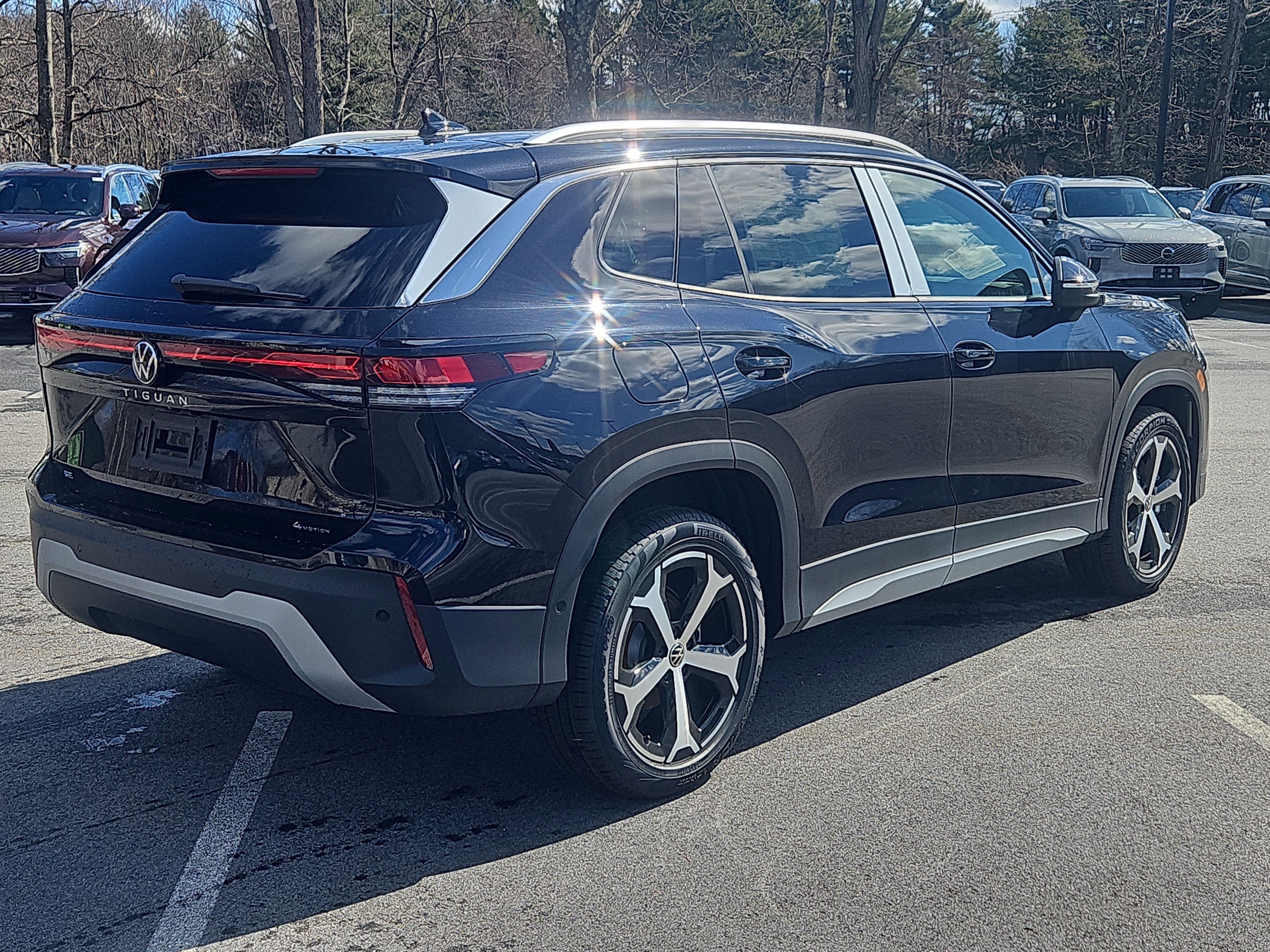 New 2026 Volkswagen Tiguan SE image 2