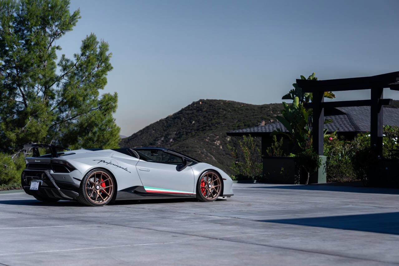 Used 2018 Lamborghini Huracan Performante image 28