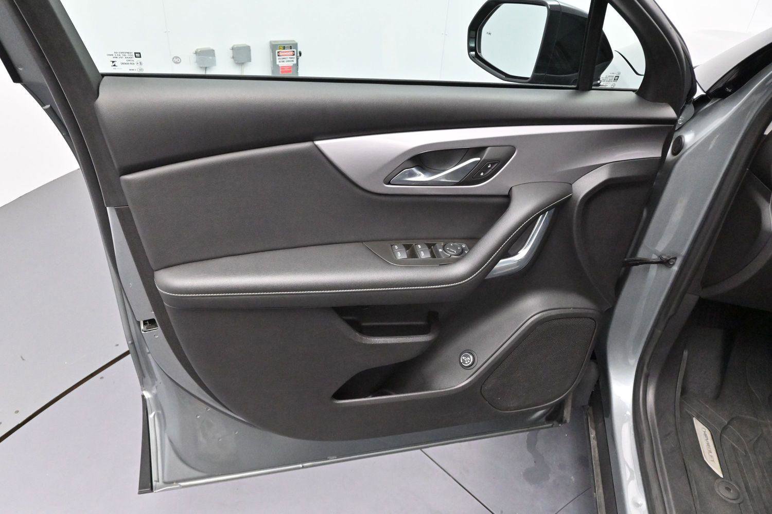 Used 2024 Chevrolet Blazer LT w/ Convenience Package FWD image 9