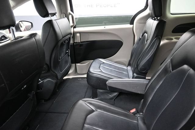Used 2023 Chrysler Pacifica Touring-L FWD image 24