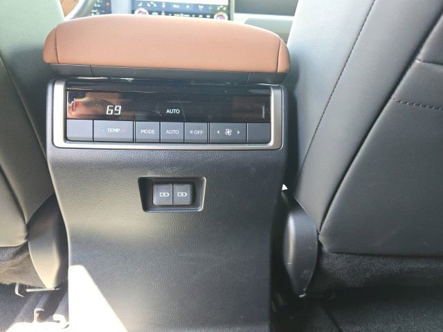 Used 2024 Lexus GX 550 w/ Cold Area Package AWD/4WD image 34