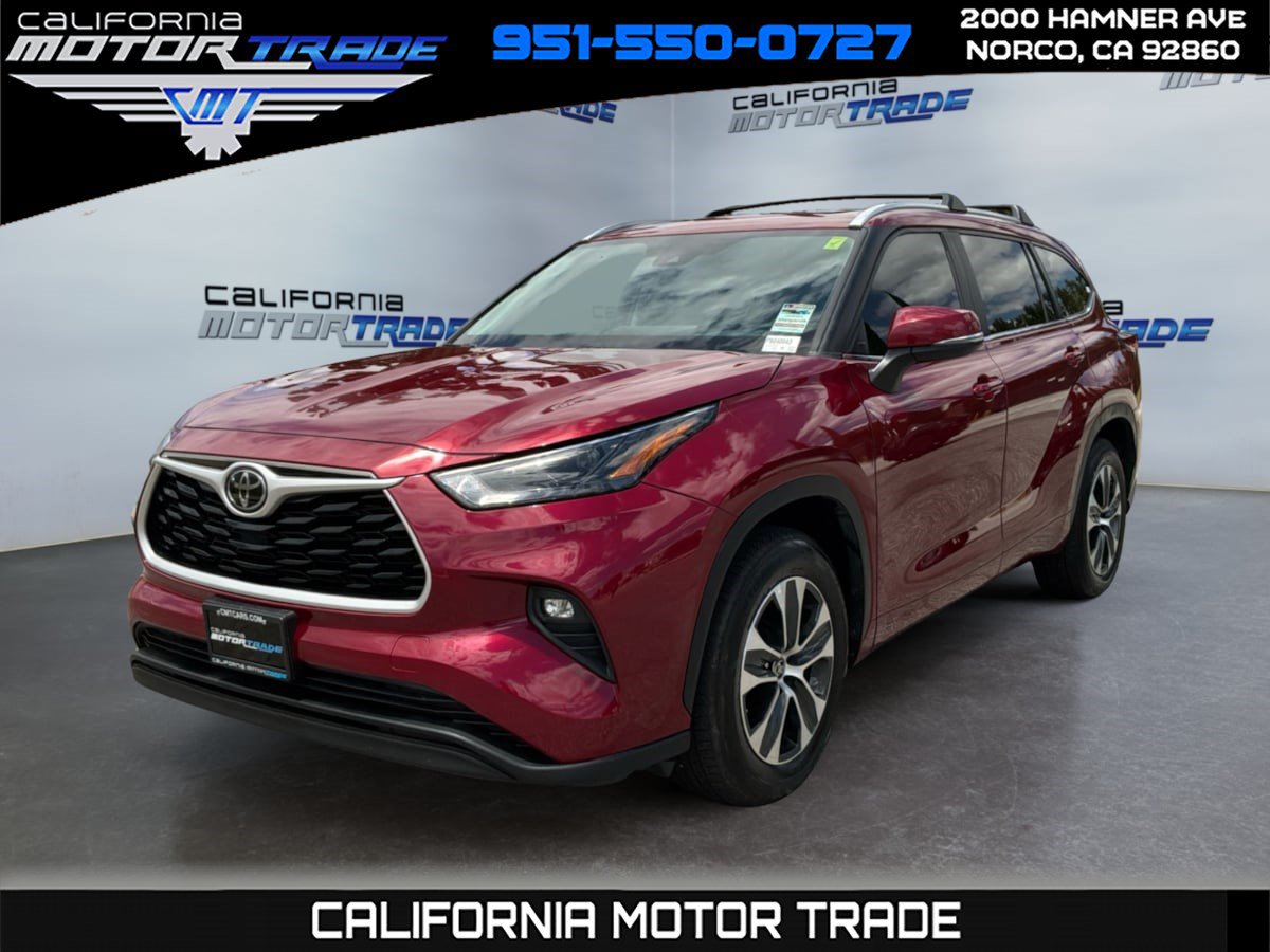Used 2023 Toyota Highlander XLE FWD image 1