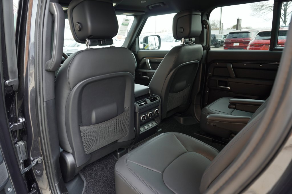 Certified 2026 Land Rover Defender 130 X-Dynamic SE AWD/4WD image 29