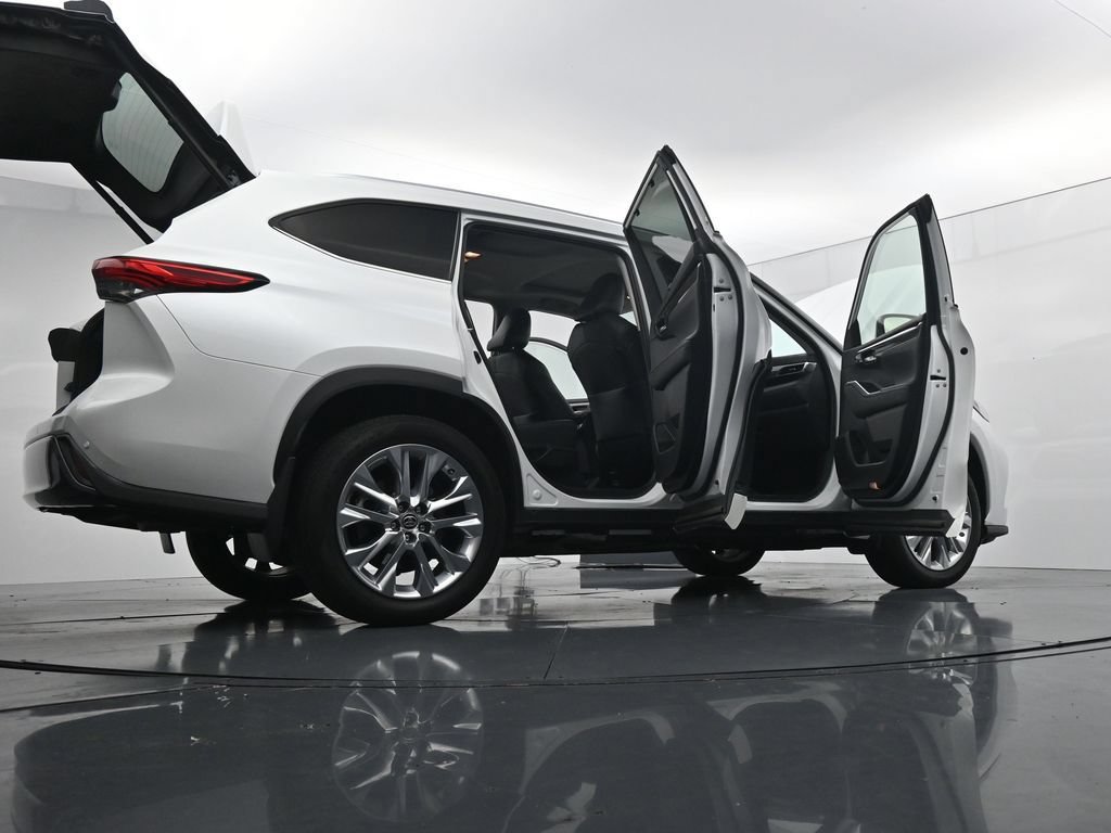 Used 2022 Toyota Highlander Limited AWD/4WD image 29
