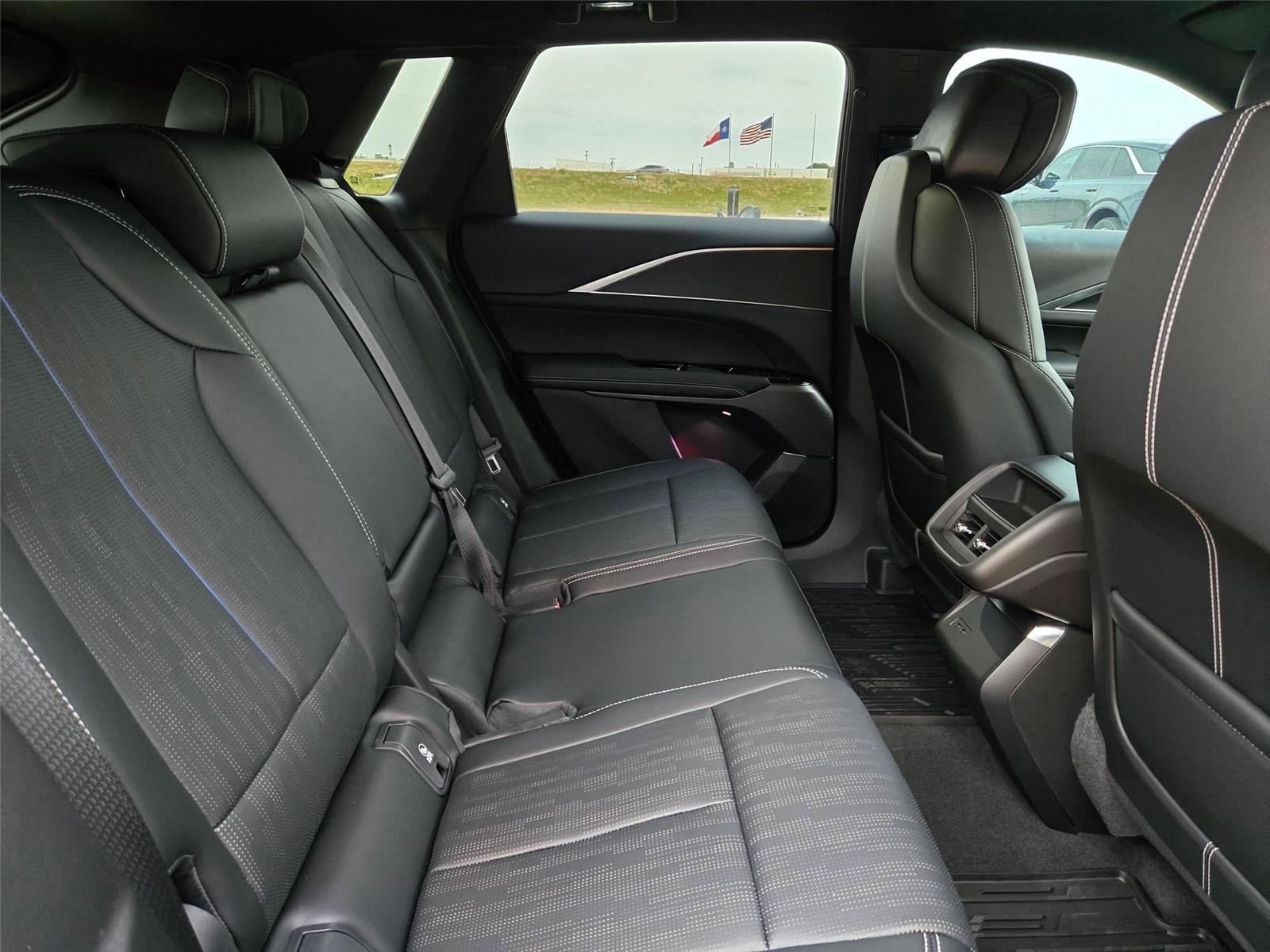 New 2026 Cadillac Lyriq Premium Luxury AWD/4WD image 30