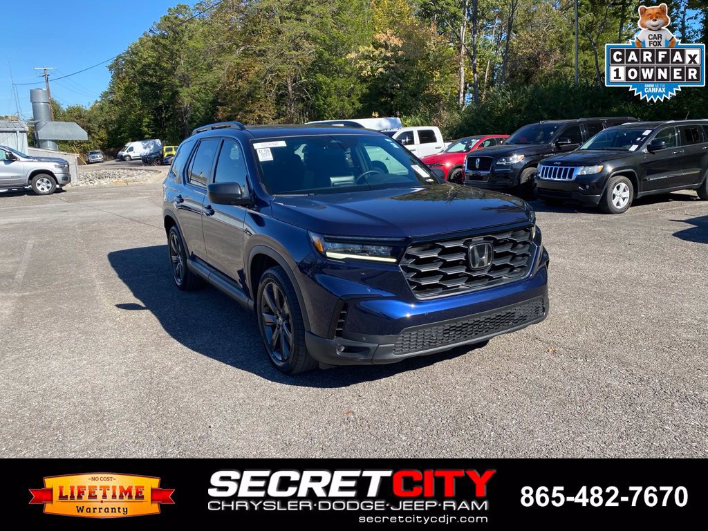 Used 2025 Honda Pilot Sport image 3