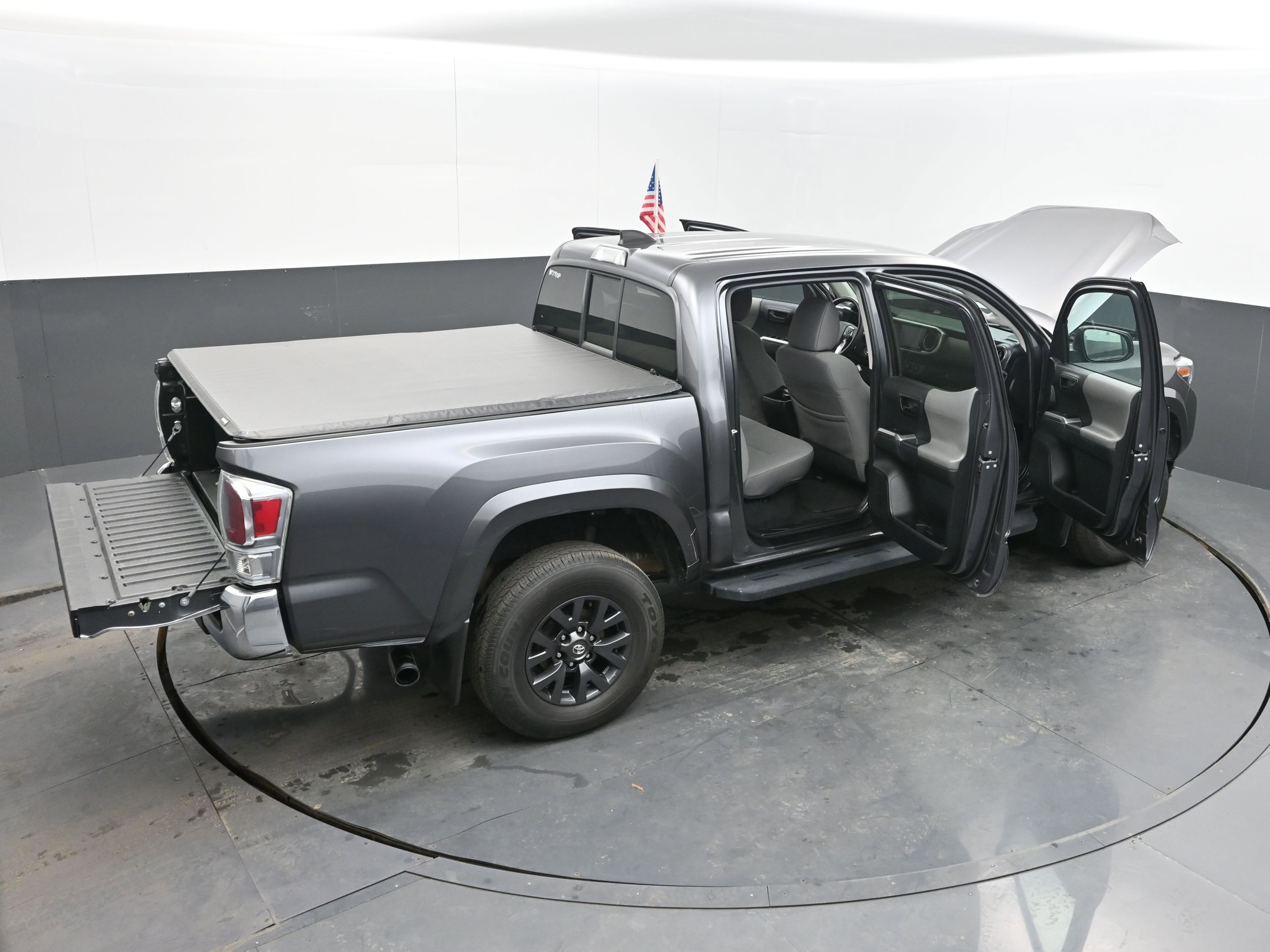 Used 2022 Toyota Tacoma SR5 w/ SR5 Appearance Package (SM) image 44