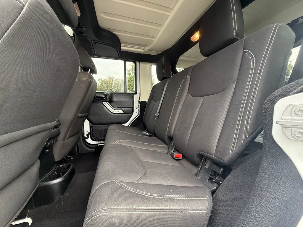 Used 2018 Jeep Wrangler Unlimited Sahara AWD/4WD image 33