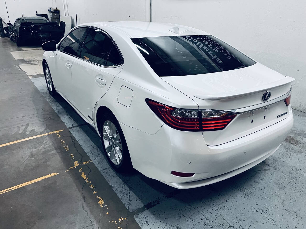 Used 2015 Lexus ES 300h w/ Navigation System Package FWD image 5
