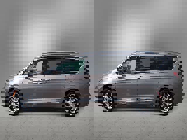 Used 2018 Chrysler Pacifica Touring-L Plus w/ Advanced Safetytec Group image 5