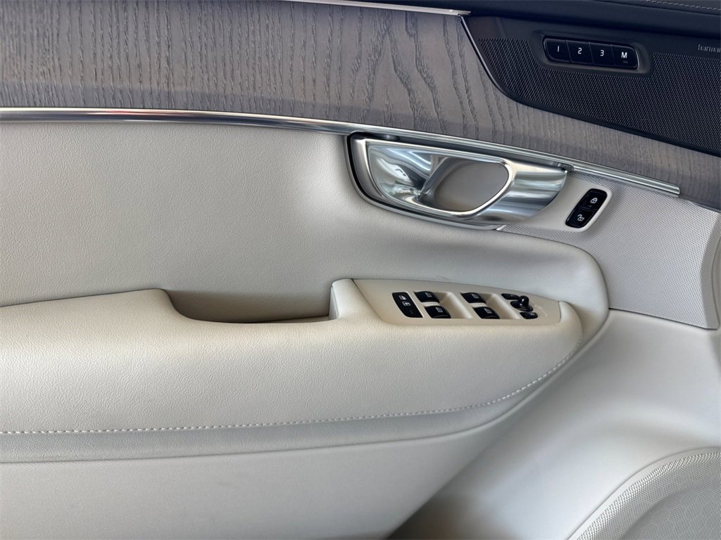 New 2026 Volvo XC90 B6 Ultra image 10